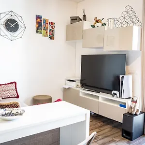  Appartamento Mrb Real Estate - Maison Ludovica - Monolocale Moderno Con Giardino Italia