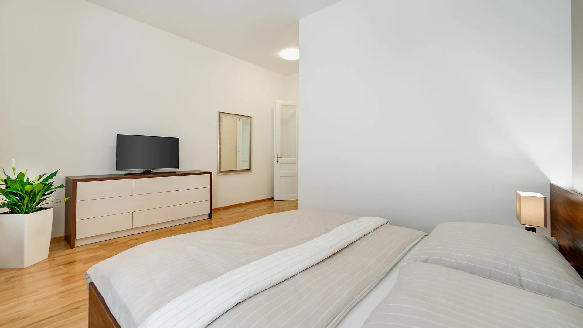 Bishop Apartments Brno 0*,